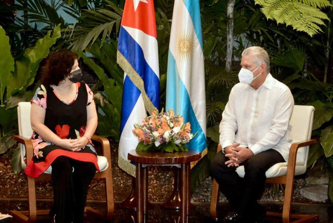 La ministra de Salud, Carla Vizzotti, en La Habana con el presidente de Cuba, Miguel Díaz-Canel Bermúdez -