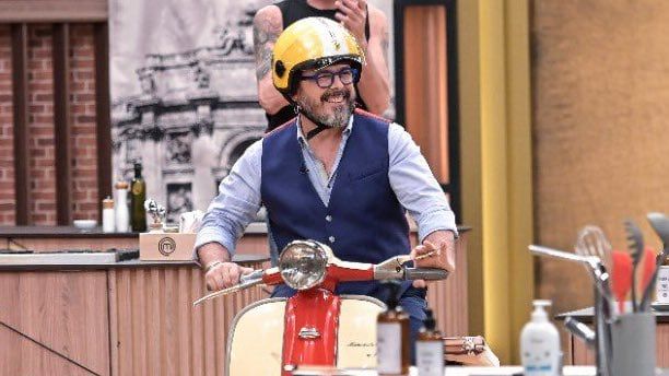 Donato ingresó al estudio en una moto y sorprendió a Wanda Nara