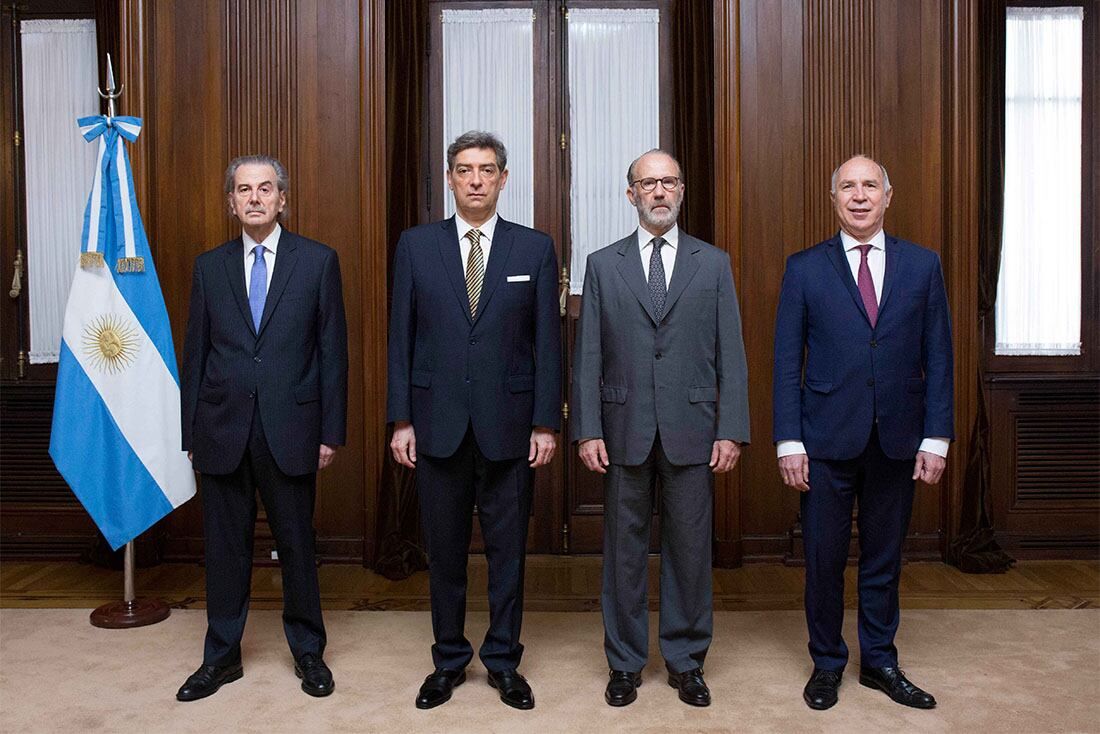 Jueces de la Corte Suprema de Justicia:
Juan Carlos Maqueda, Horacio Rosatti (presidente), Carlos Rosenkrantz (vicepresidente), Ricardo Lorenzetti