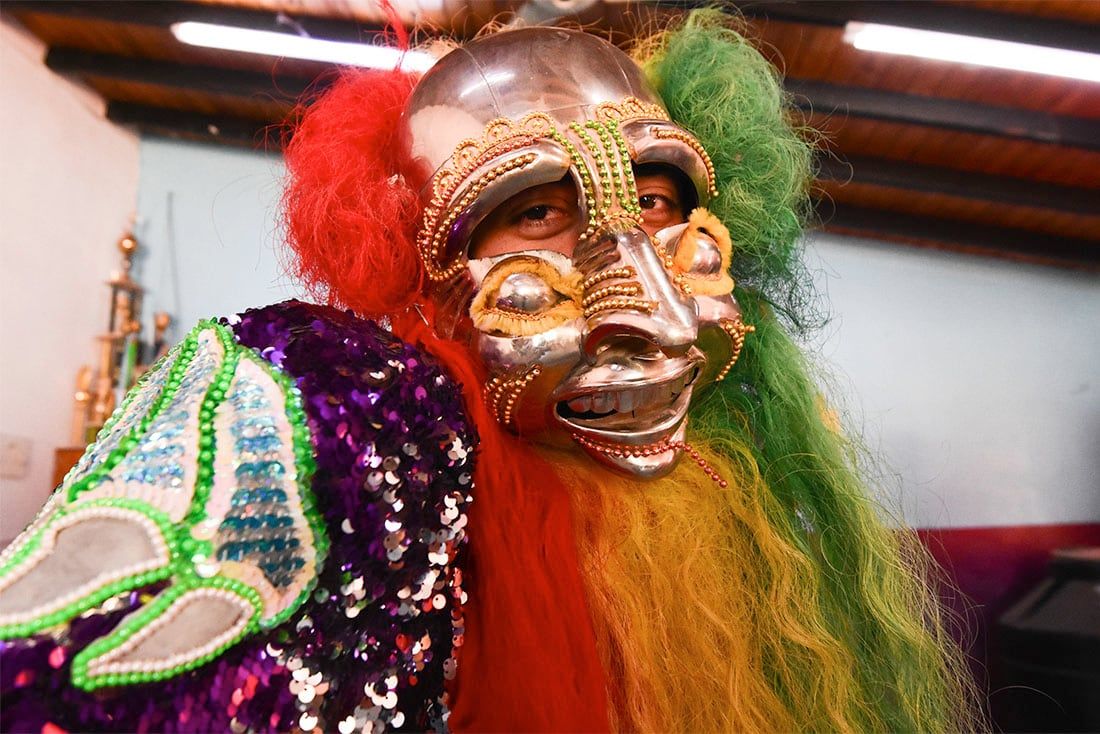 Carnaval en Ugarteche, diferentes agrupaciones de Caporales se reunieron junto Marisa Barea delegada municipal en el polideportivo de Ugarteche para ultimar detalles sobre el carnaval.Foto: Mariana Villa/ Los Andes