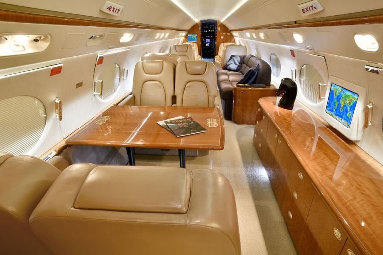 El avión de Messi está valuado en más de 15 millones de dólares y tiene capacidad para 16 pasajeros.