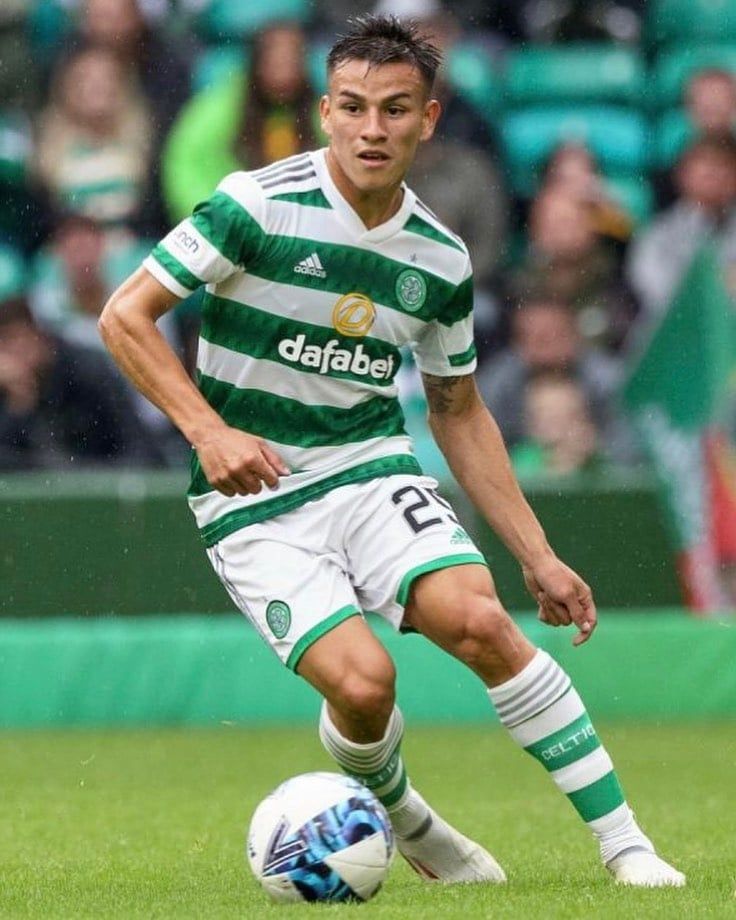 Alexandro Bernabei con la camiseta del Celtic