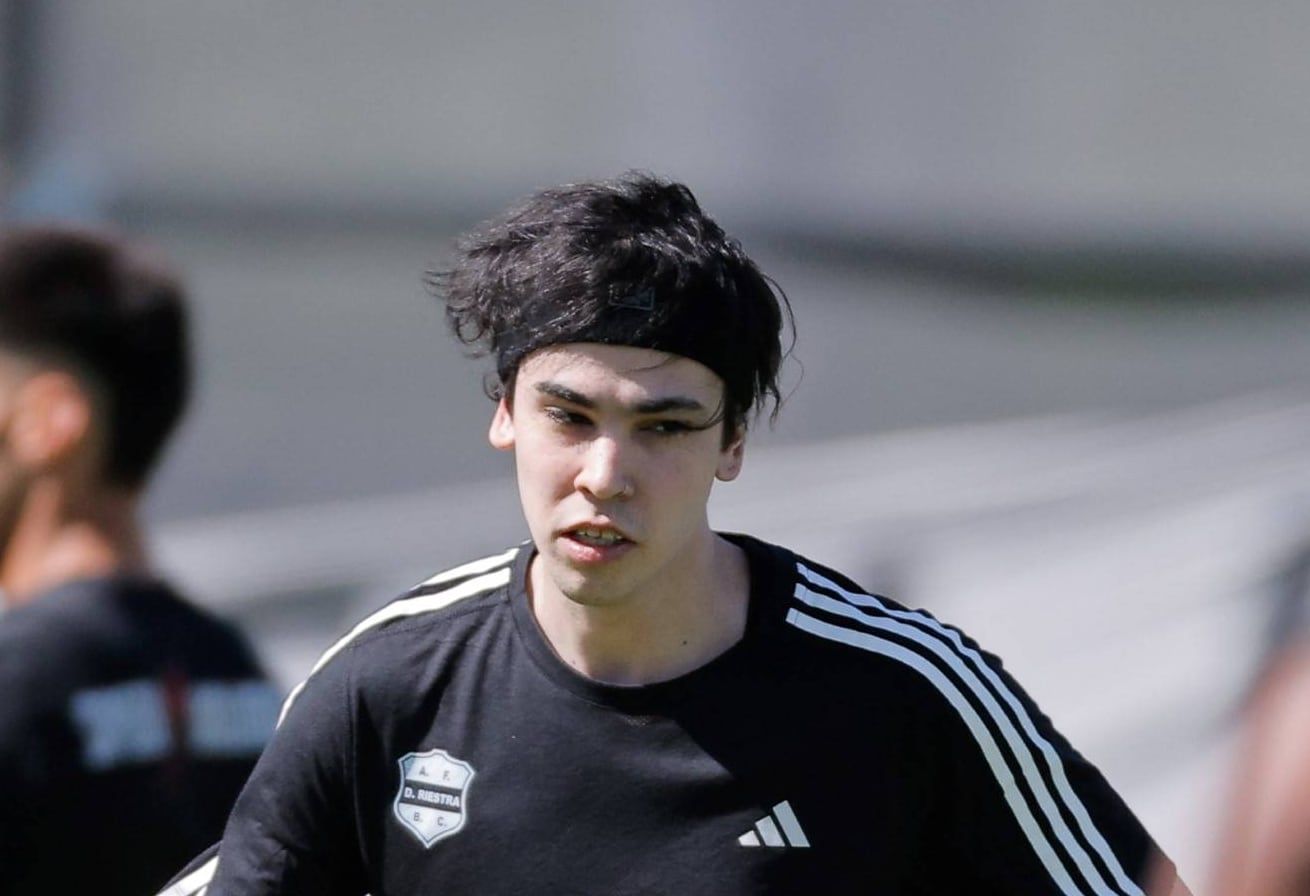El streamer Iván Buhajeruk, conocido como Spreen, debutó el 11 de noviembre de 2024 en la Primera División de Argentina con la camiseta de Deportivo Riestra.