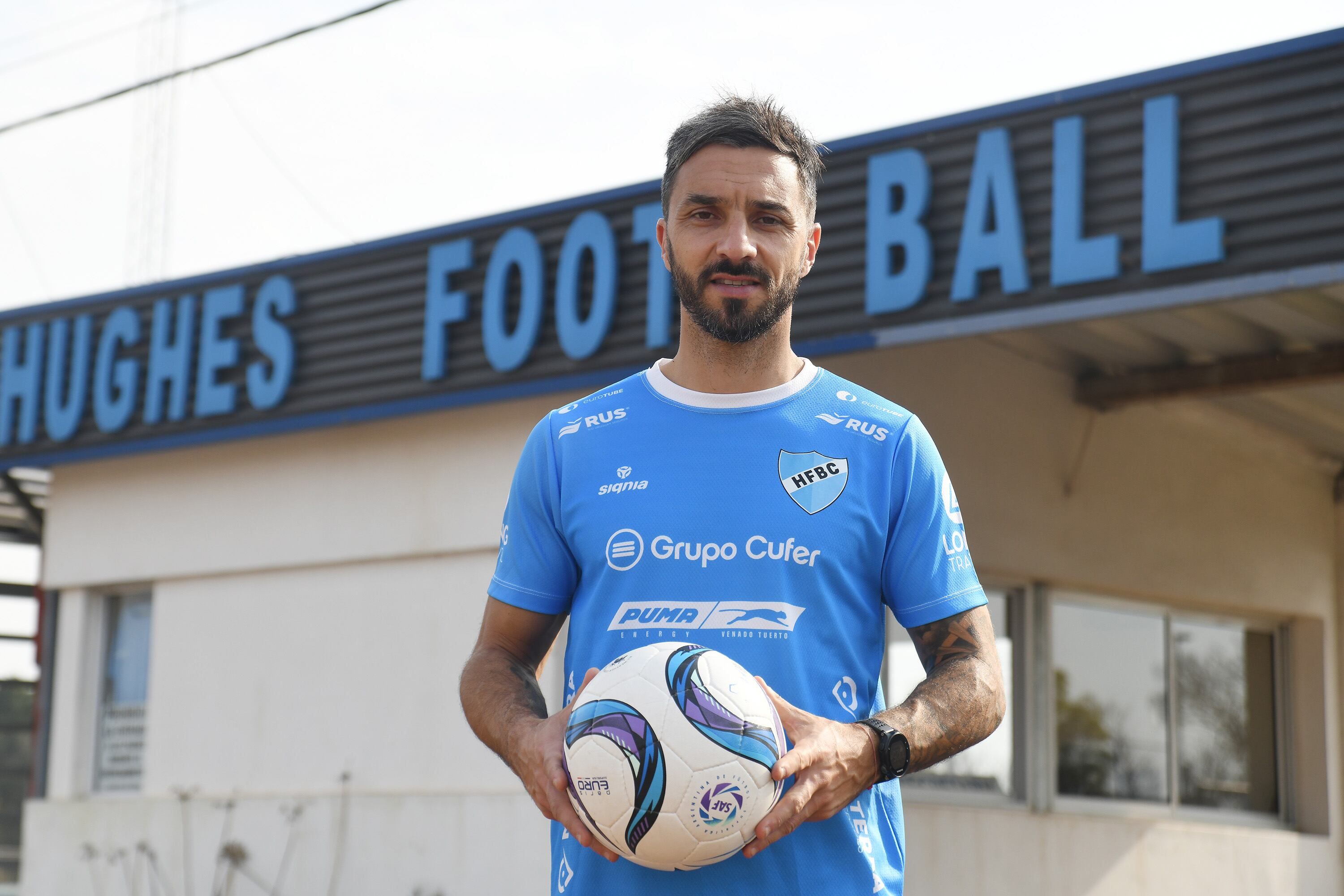 Nacho Scocco y la camiseta del club que lo vio nacer. / Gentileza.