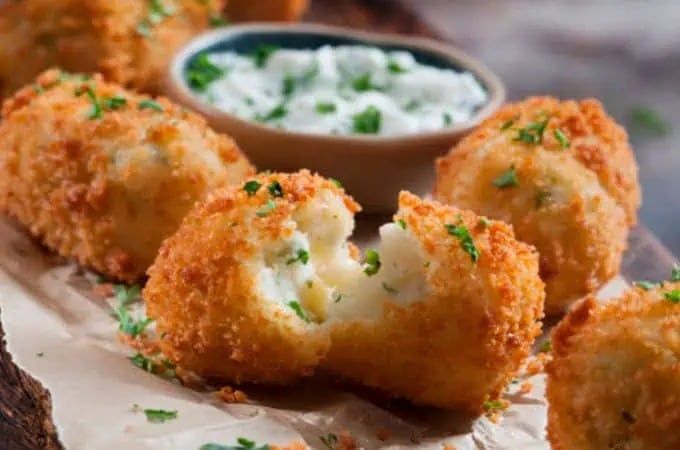 La receta de las croquetas de jamón y queso más crujientes