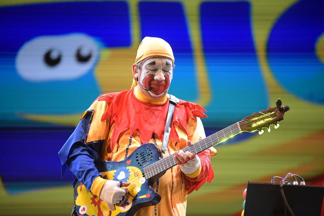 Piñón Fijo dice que no le dejan ver a su nieta, pero sus hijos lo niegan y hablan de "maltratos" (Prensa)