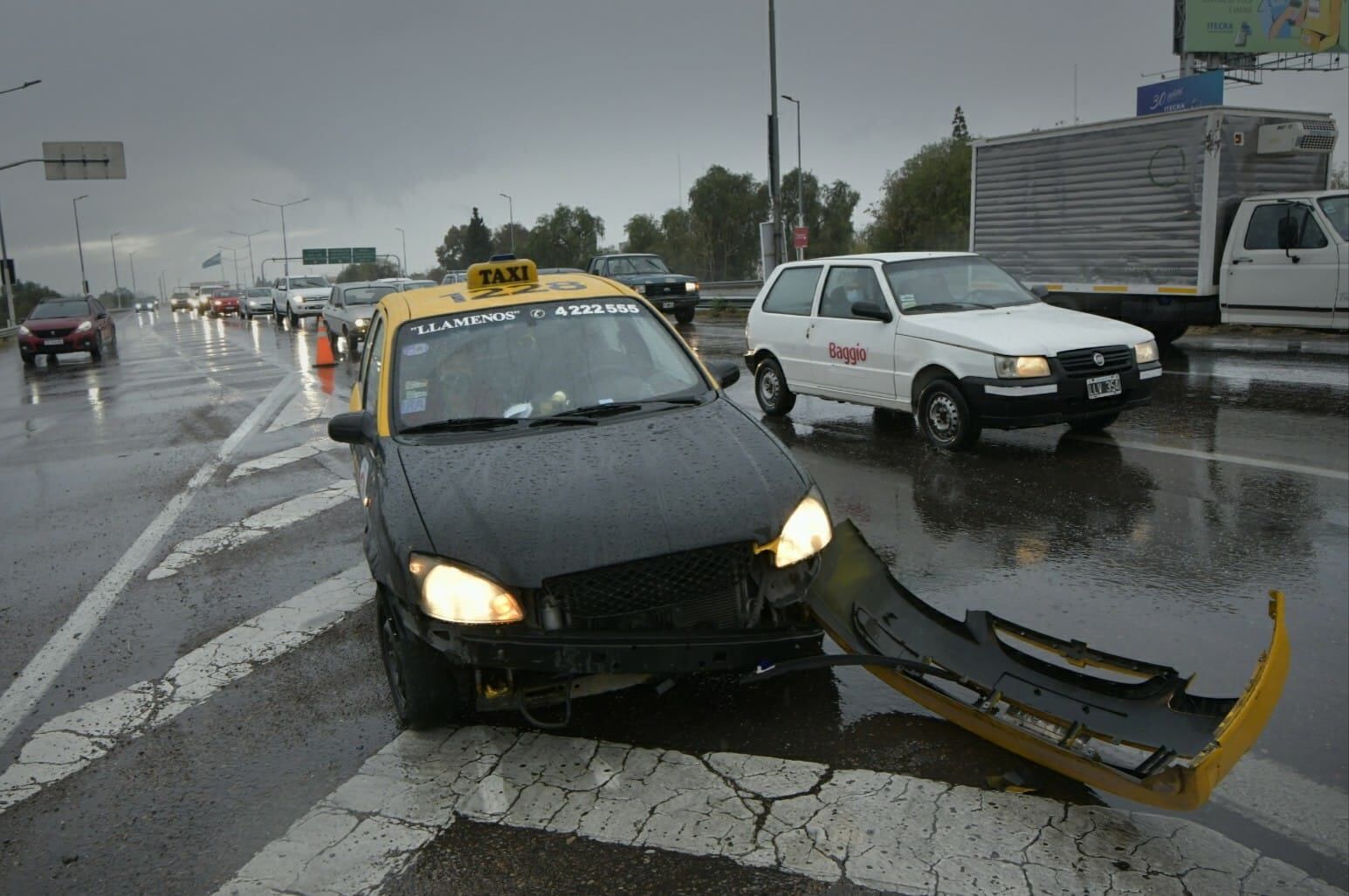 Coas vehicular en una mañana lluviosa. Orlando Pelichotti / Los Andes