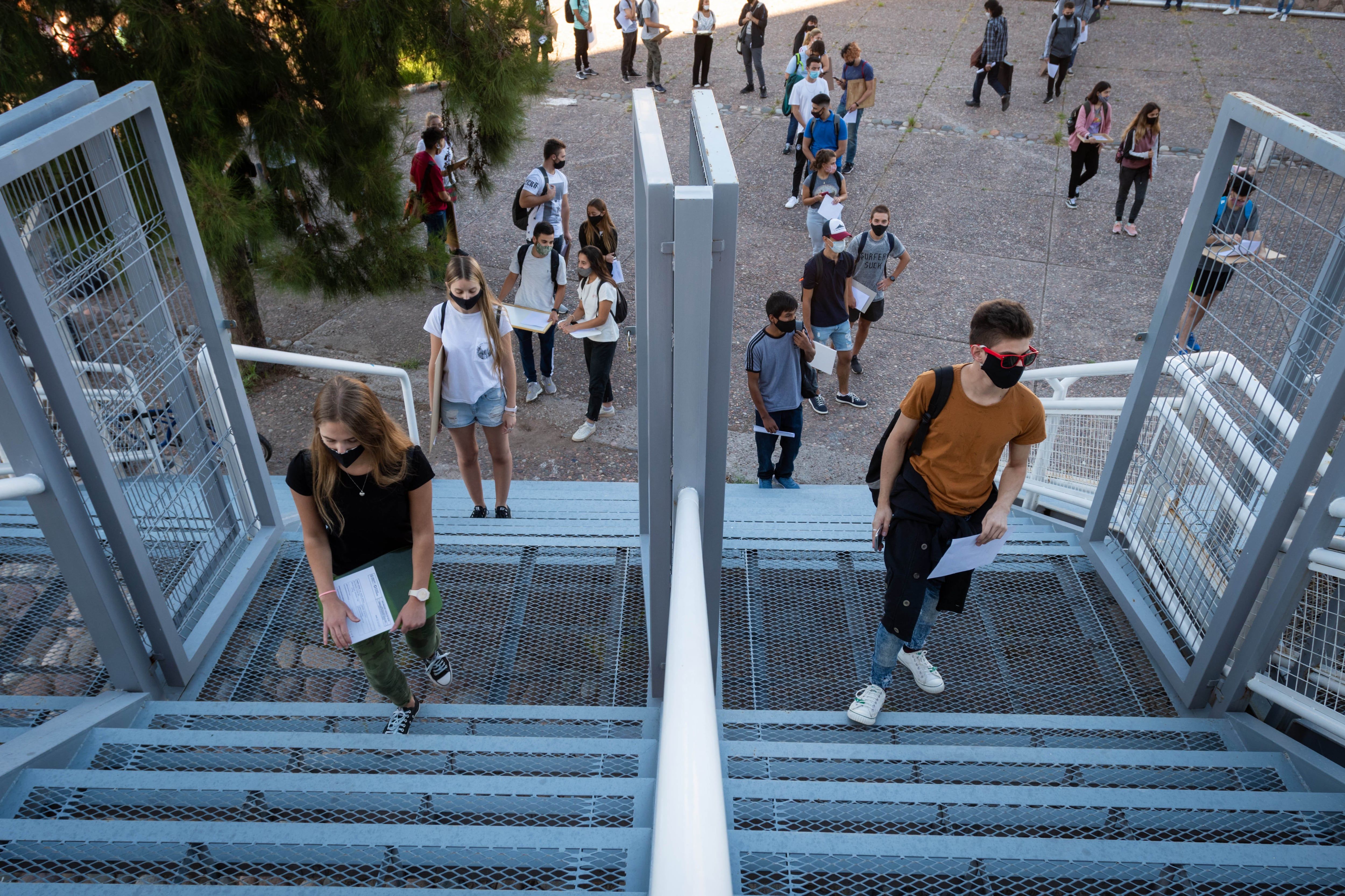 Todos debían portar barbijos y tomarse la temperatura en el ingreso.
