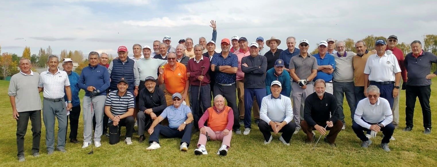 Todos los participantes del torneo en La Vacherie. / gentileza