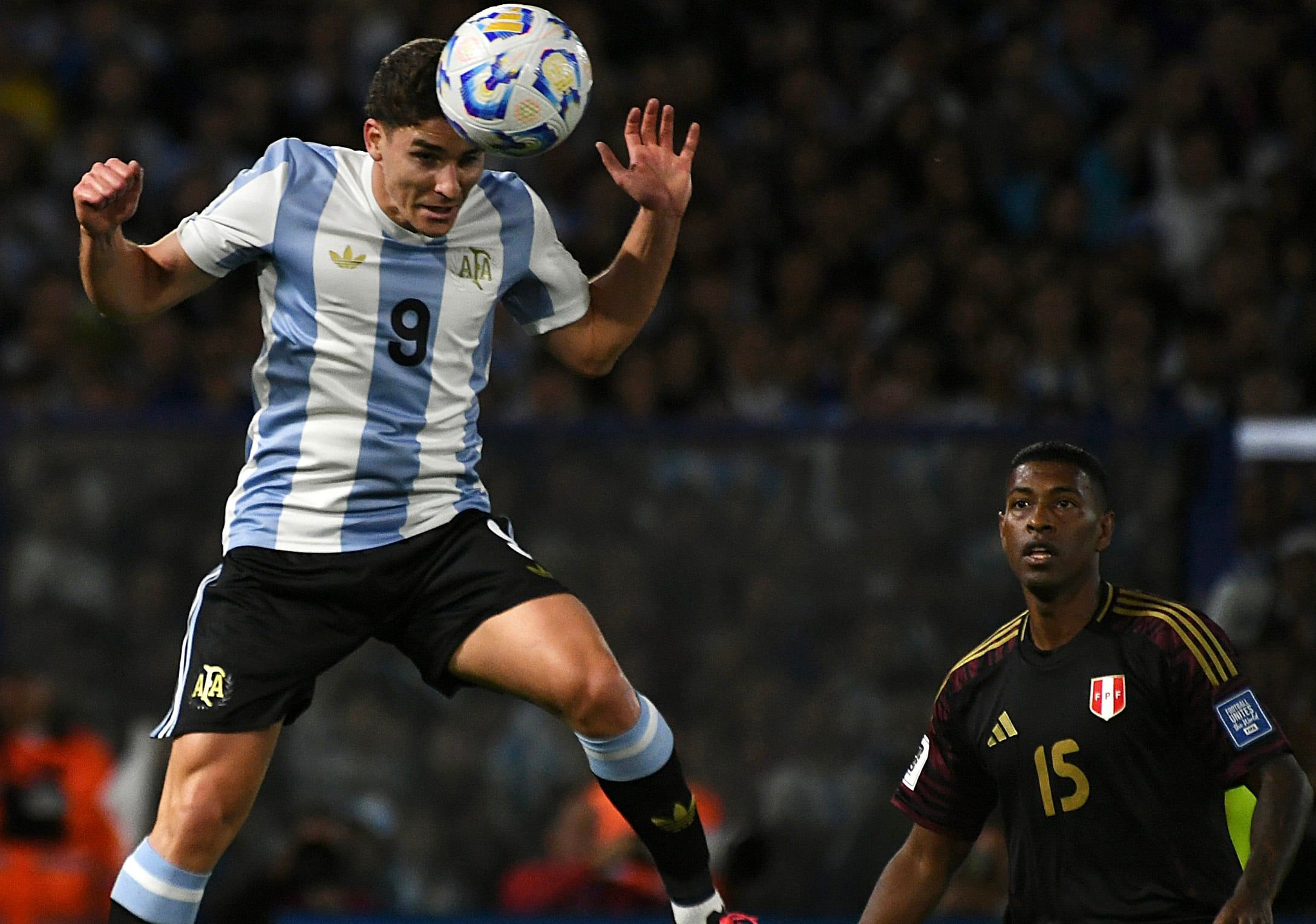 Julián Álvarez en acción. (Fotobaires)