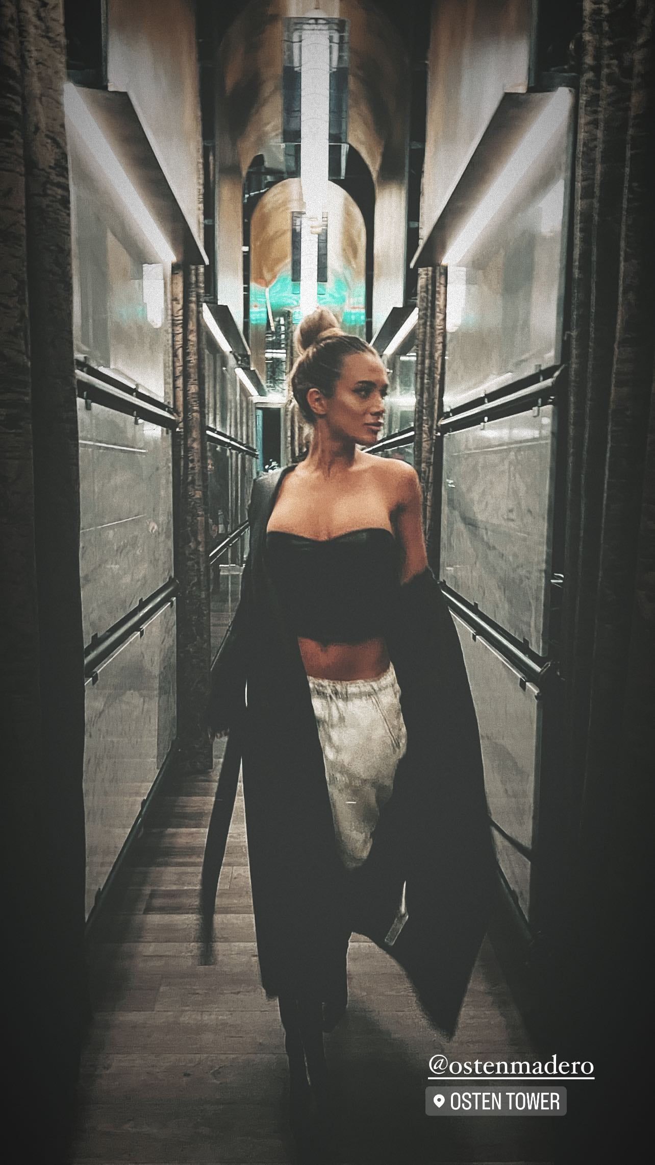 Camila Homs y su escote profundo