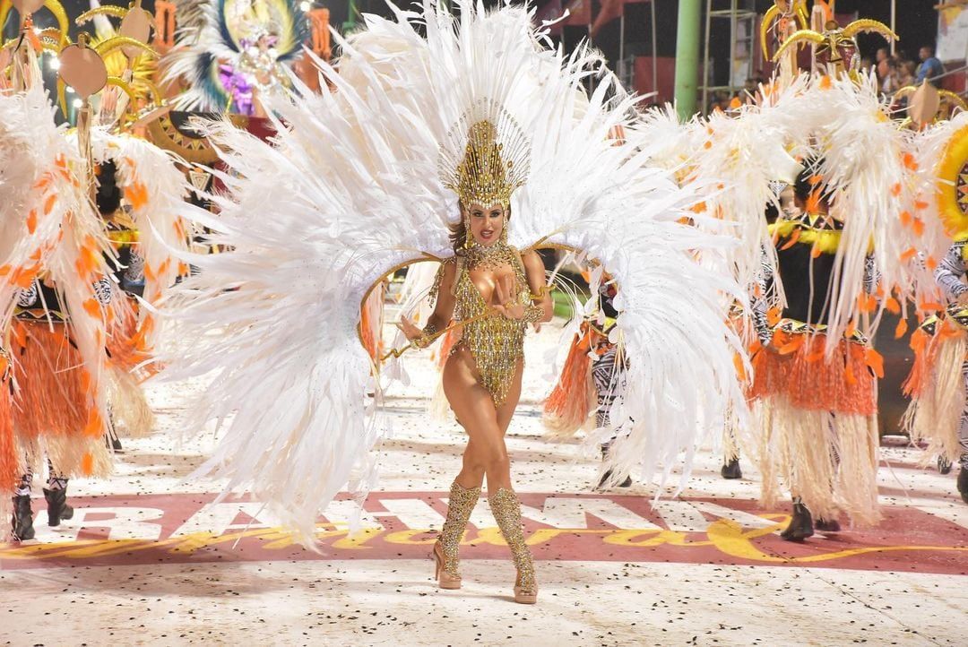 Lourdes Sánchez en el carnaval de Corrientes.