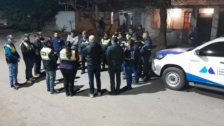 Las autoridades llegaron al lugar de los hechos para realizar la investigación. Foto: Cadena 3