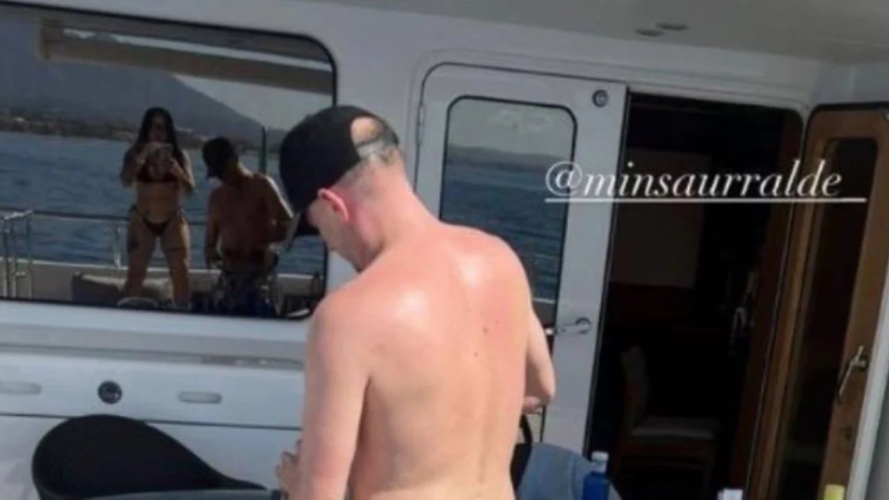 Ambos estaban en un yate con la bandera de Portugal y con un vino espumante. Gentileza: Clarín.