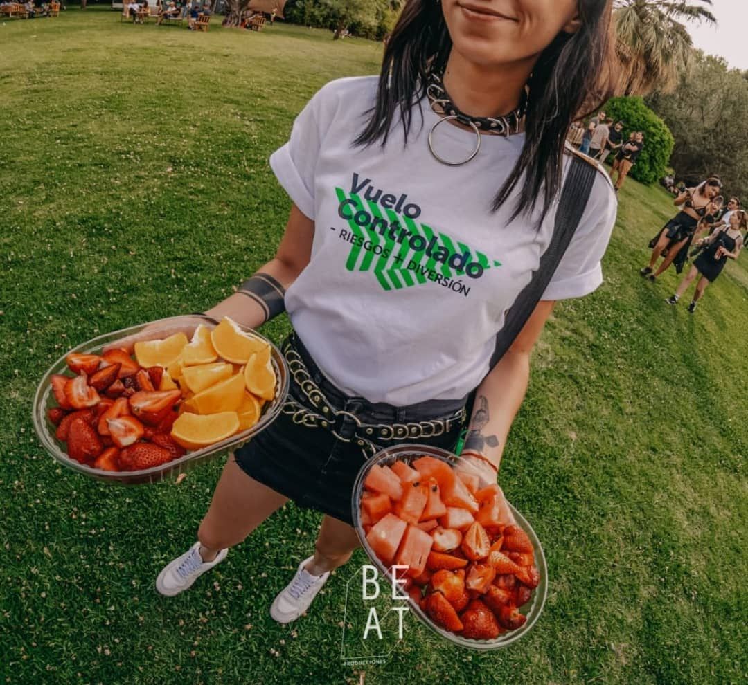Cuentan con agua potable disponible, un espacio de descanso, información útil, reparten frutas y golosinas durante el evento, entre otras acciones. / Créditos: Vuelo Controlado.
