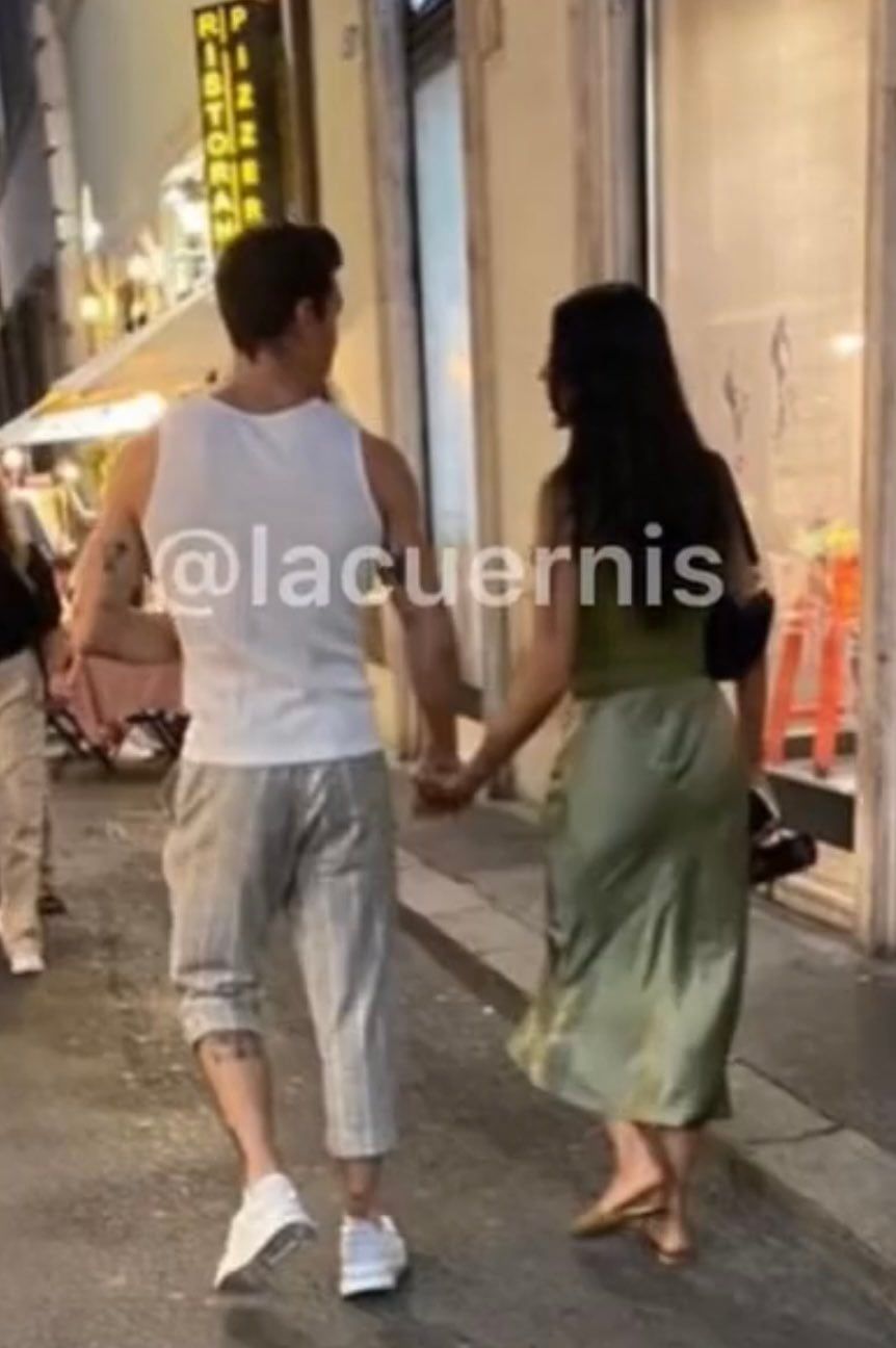 Mario Casas y Eiza González en Roma