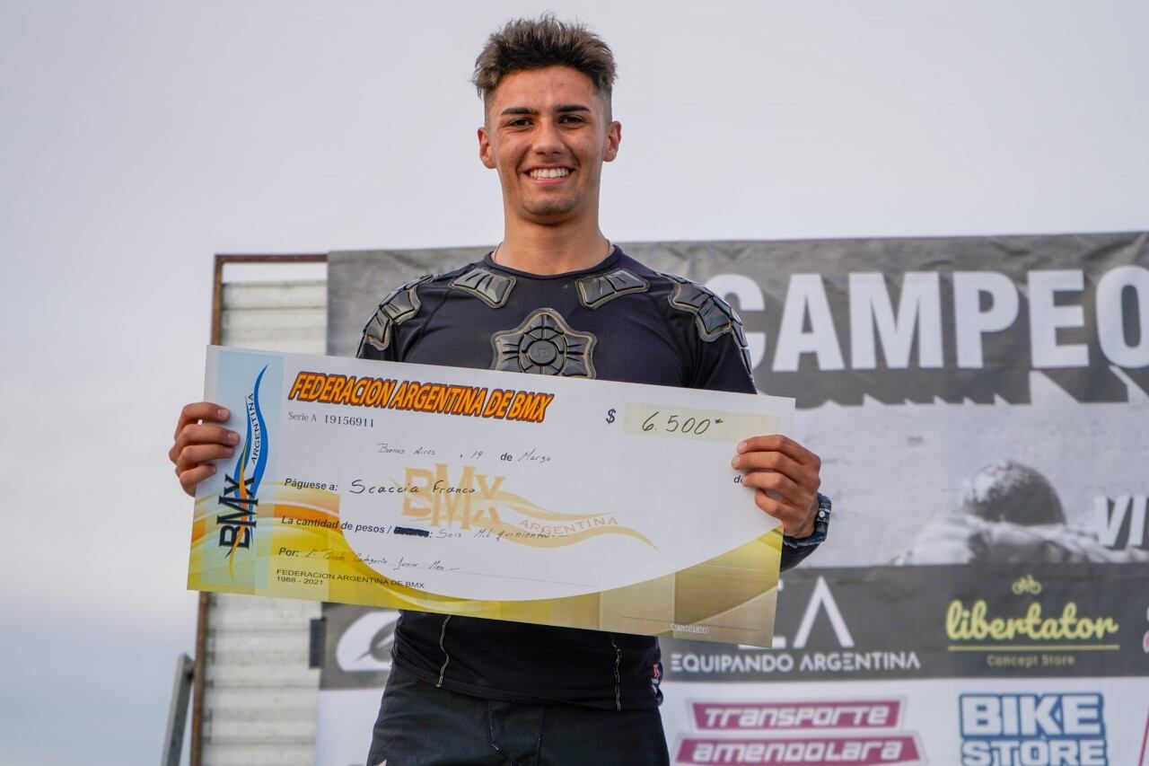 Franco Scaccia se llevó su primer cheque en primer lugar./Gentileza