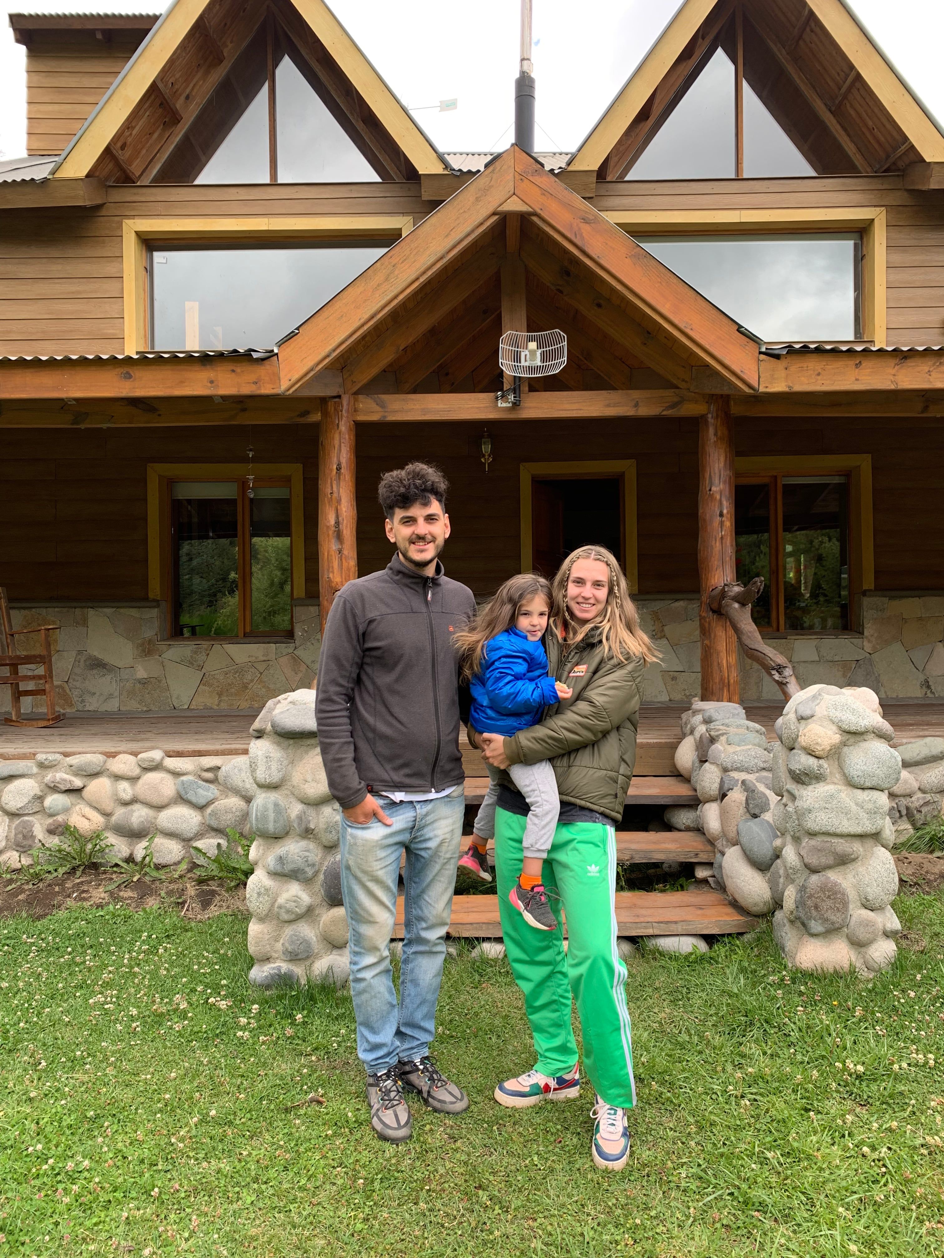Facundo, Carla y en el medio la pequeña Justina.
