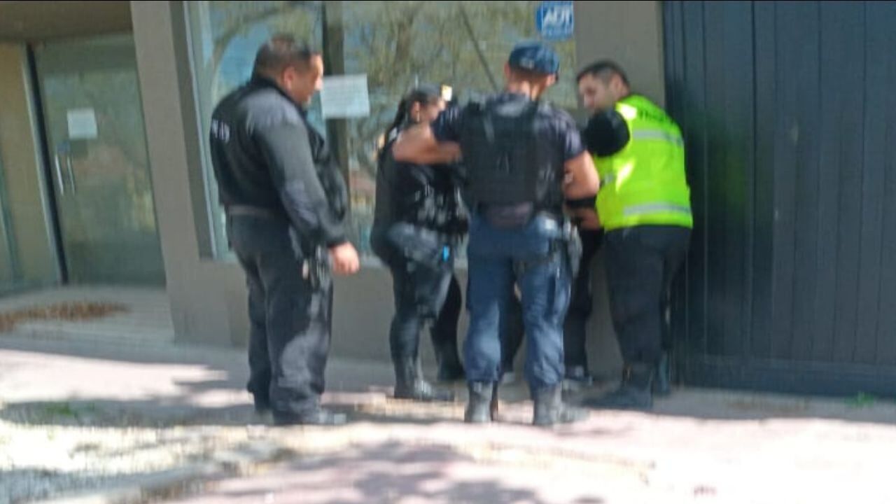 Un sujeto fue detenido en la Sexta Sección tras un aviso de Ojos en Alerta