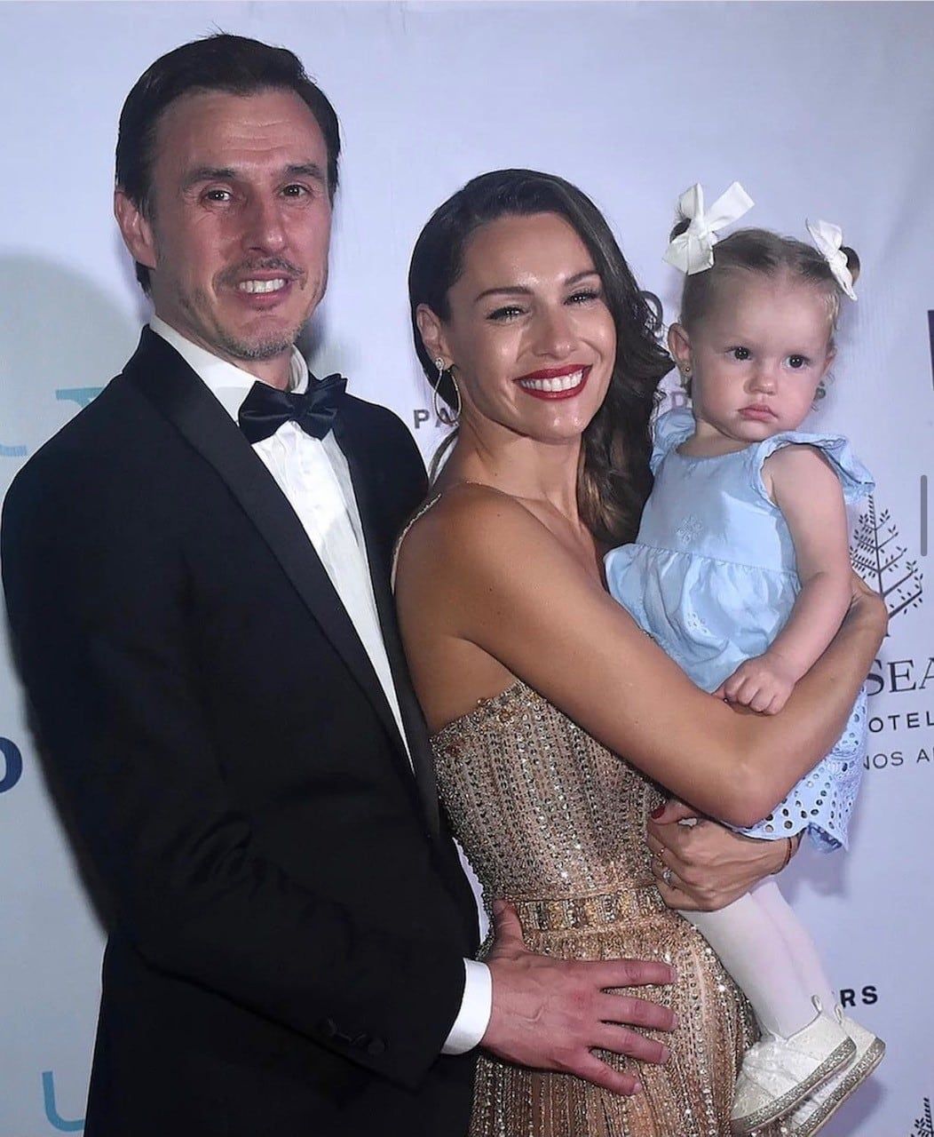 Anita con sus padres Moritán y Pampita