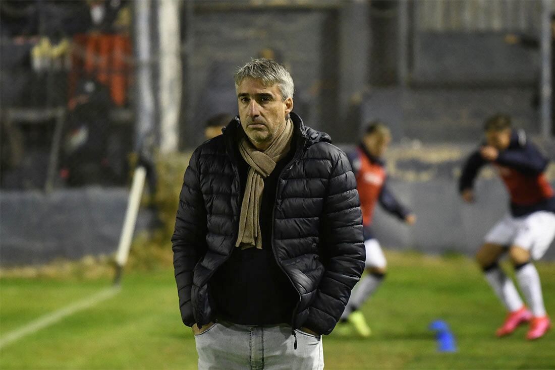 Gabriel Gómez, DT de Independiente Rivadavia. / José Gutiérrez