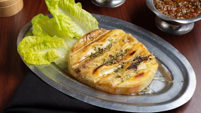 La provoleta argentina fue elegida como el mejor plato de queso del mundo en 2023: ¿Cómo prepararla?