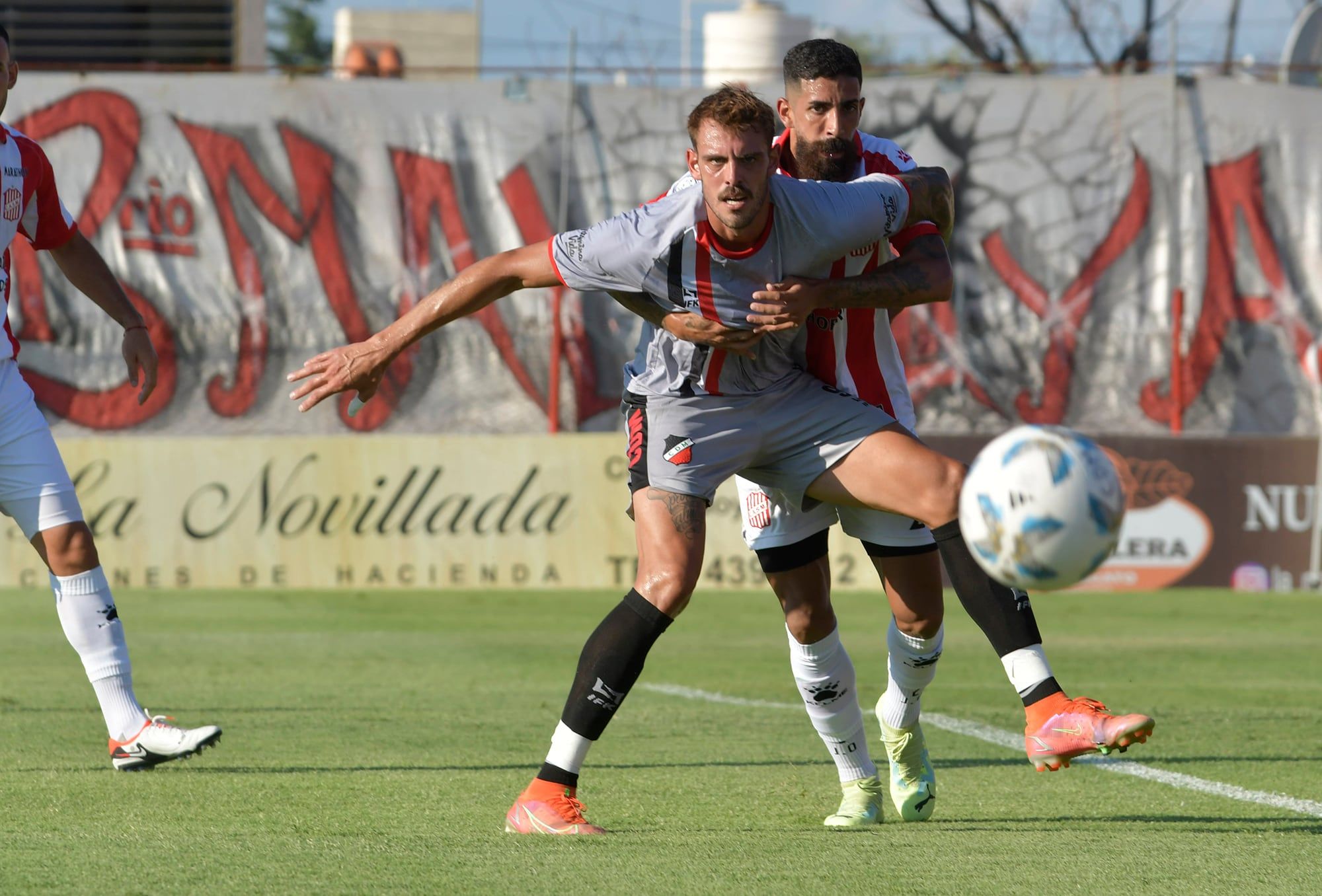 Fútbol El Club Atlético San Martín de Tucumán venció por 2-0 al Deportivo Maipú como visitante en la Primera NacionalFoto: Orlando Pelichotti