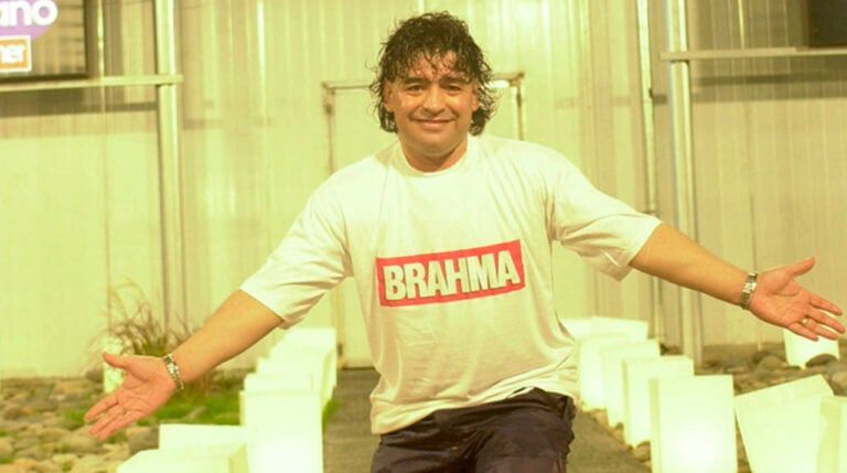 El día que Maradona entró a la casa de Gran Hermano en 2001.