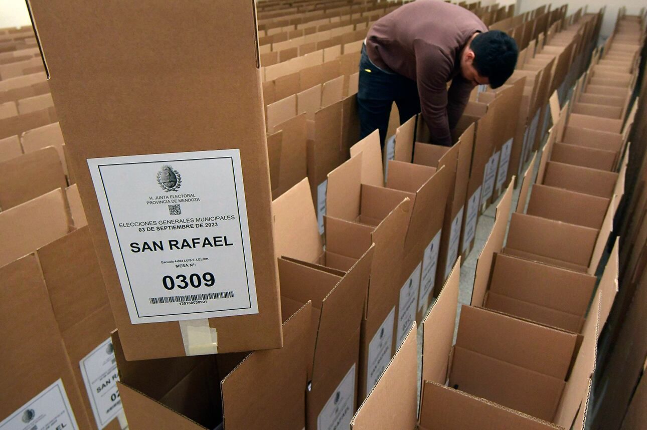 La Junta Nacional Electoral ya tiene listas las boletas, urnas y accesorios que se usarán este próximo domingo en las elecciones municipales    Foto: Orlando Pelichotti  