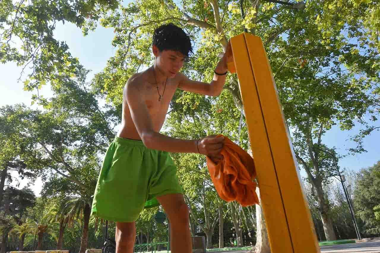 Agobiantes temperaturas se registran en Mendoza y en más de la mitad del país.

Foto:José Gutierrez / Los Andes