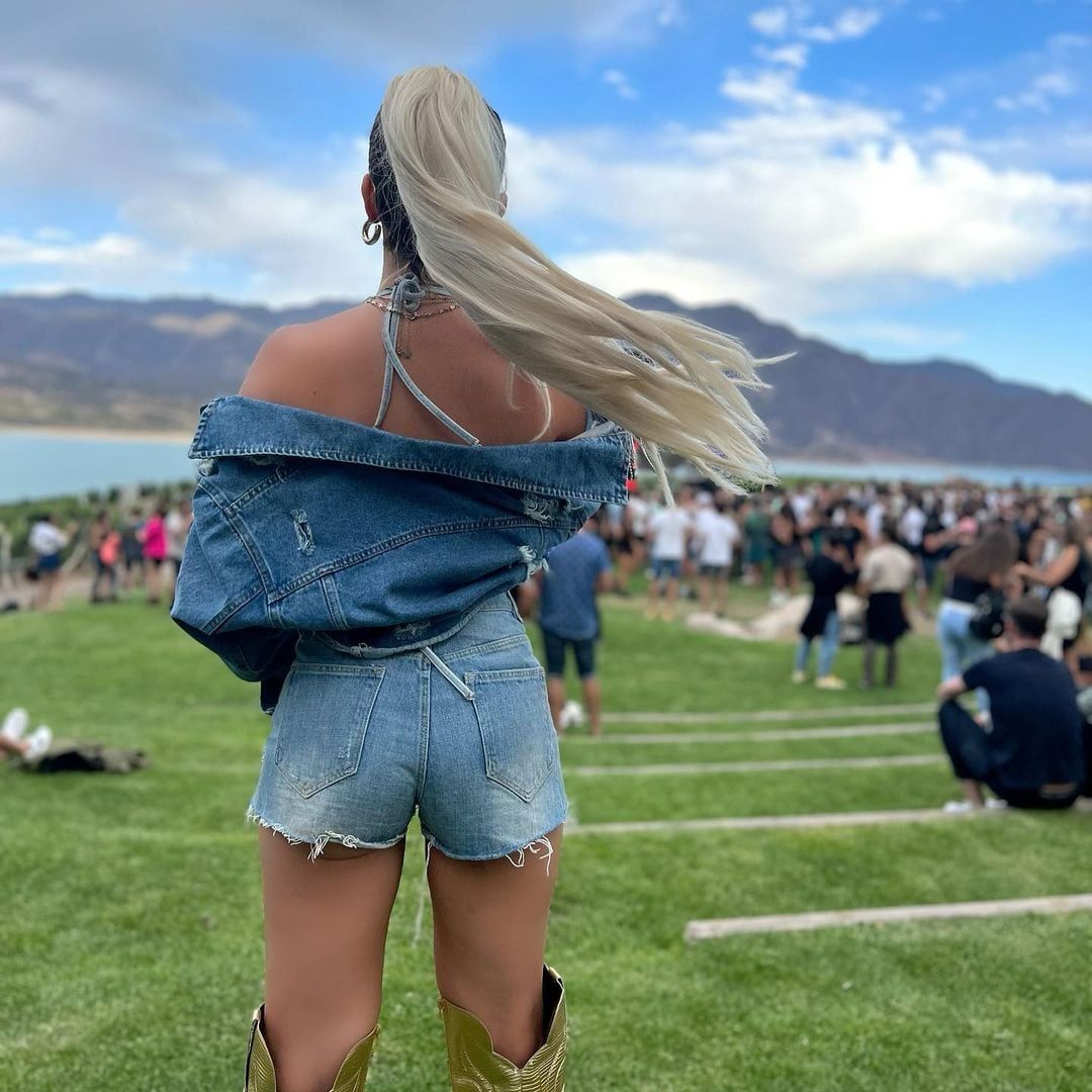 Alejandra Maglietti enamoró con su minishort