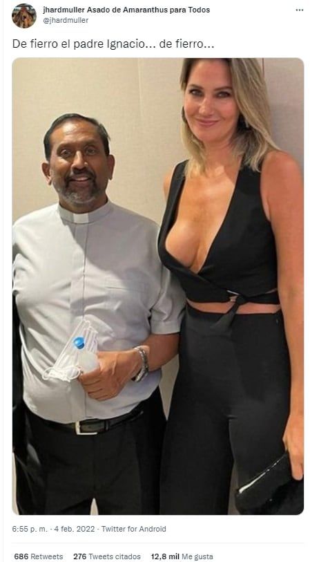 La foto de Carolina Losada junto al cura generó memes y bromas en las redes sociales