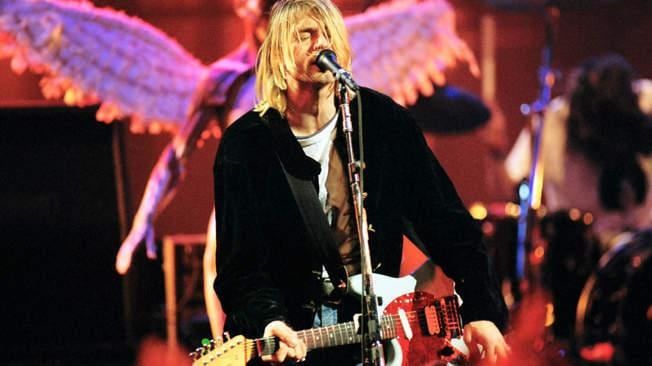 Kurt Cobain, retratado durante el show documentado en 'Live and loud'.
