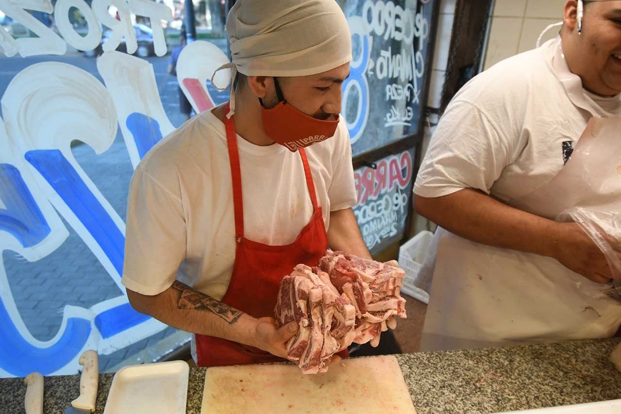Por el alto costo que tienen los cortes de carne, bajó el consumo y en las carnicerias se nota la disminución de compras  Foto: José Gutierrez/ Los Andes 