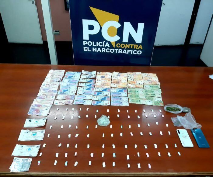 Droga y dinero decomisdos