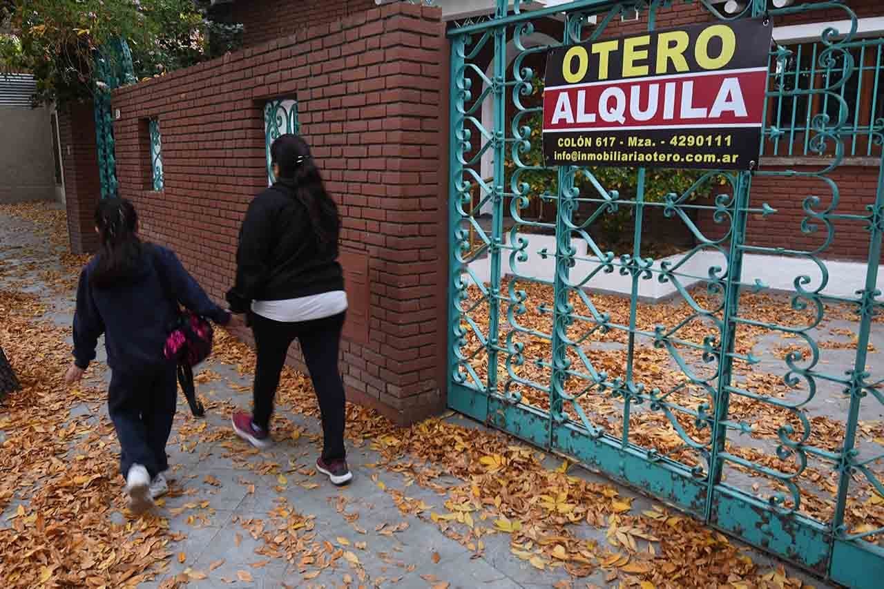 Alquileres, ¿qué pasa si me atraso en el pago, cuánto puede cobrarme el propietario?
Foto:José Gutierrez / Los Andes 