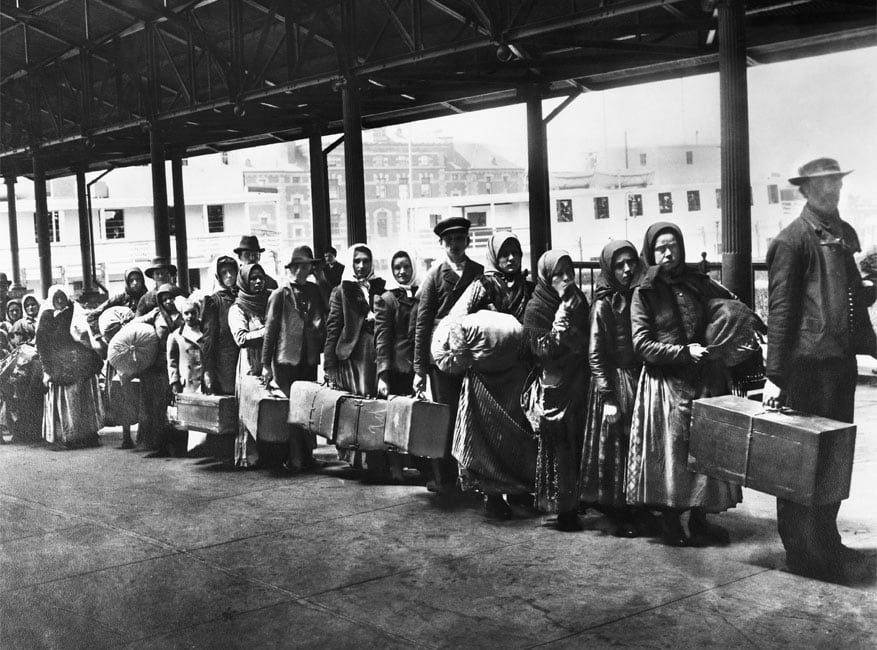 El buscador te dice en qué barco llegaron tus familiares inmigrantes a Argentina
Desde el sitio web del Centro de Estudios Migratorios Latinoamericanos se pueden saber varios datos del viaje que los antepasados hicieron entre 1800 y 1960 para llegar al país.
