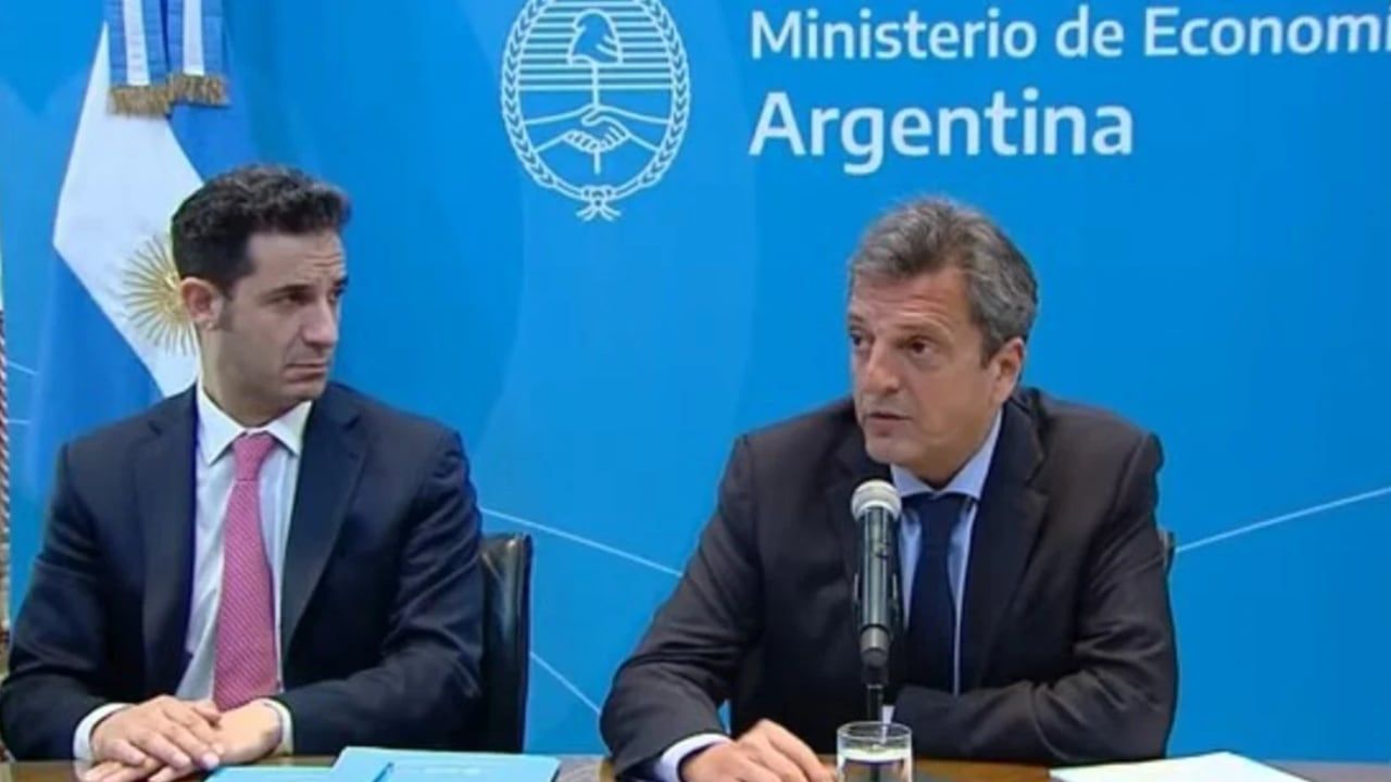 Matías Tombolini y Sergio Massa. Foto: Clarín