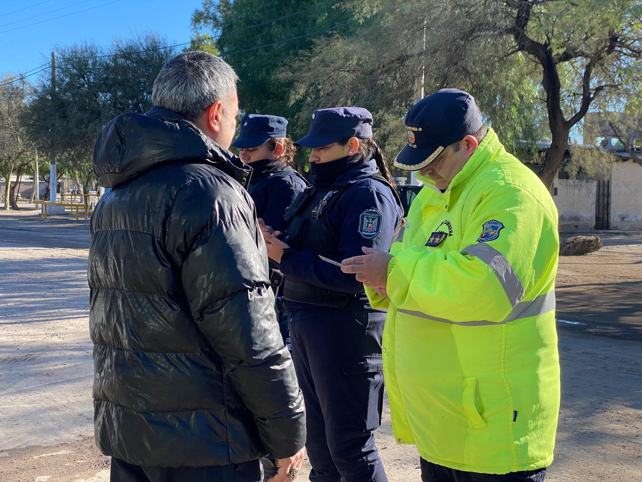 Prohibieron el ingreso de 60 hinchas de Almirante Brown por transportar armas y drogas. Foto: Ministerio de Seguridad.