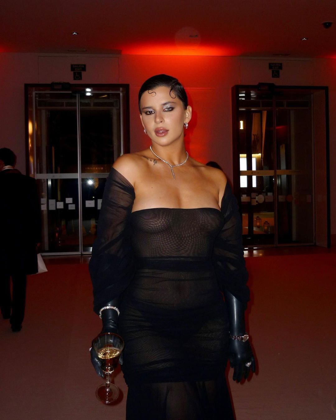 Nathy Peluso y las transparencias que dejan ver de más.
