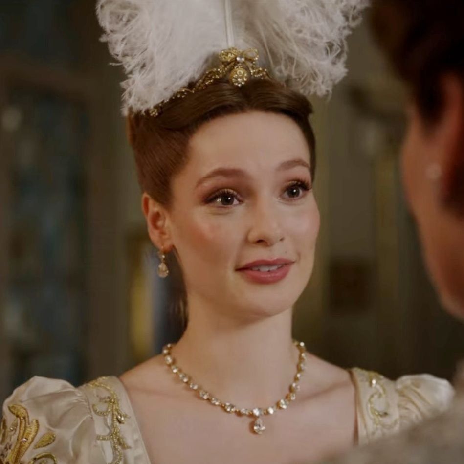 Personajes como el de Francesca Bridgerton, Cressida Cowper y Violet Bridgerton brillaron con sus pieles ruborizadas y luminosas en esta nueva temporada.
