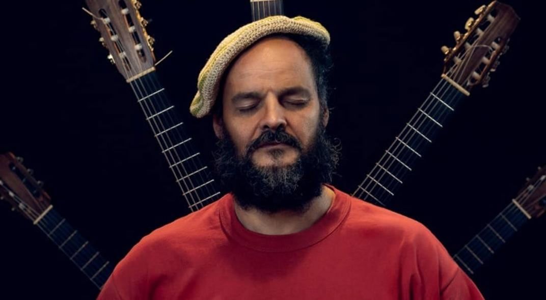 Carlos "Negro" Aguirre, músico con una sensibilidad admirable e impulsor del sello Shagrada Medra. Foto: Juan Vidal/Facebook del artista.