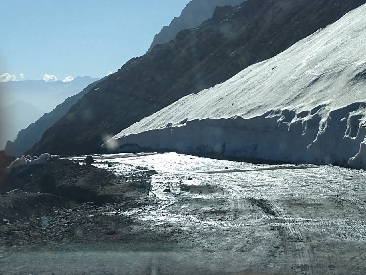 Debido a las nevadas y a las grandes formaciones de hielo en la época invernal, el camino queda inaccesible. Foto Gentileza