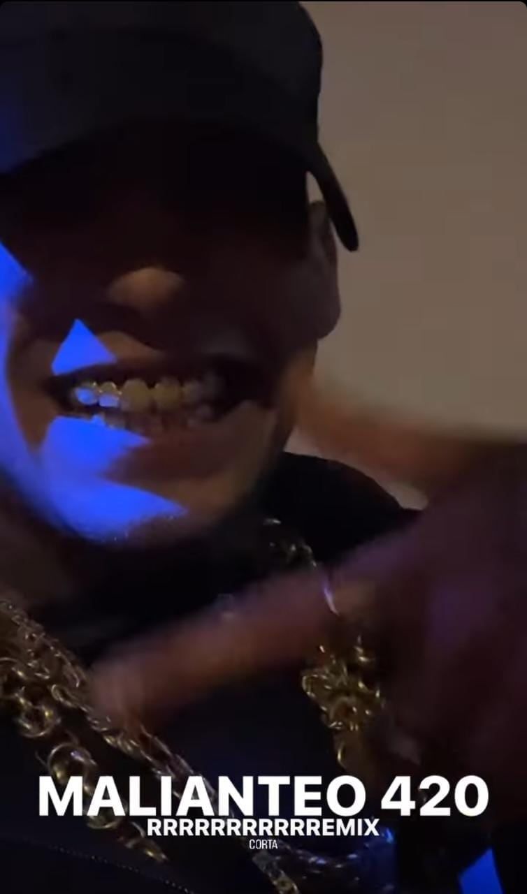 Los "tímidos" detalles de L-Gante en su dentadura.