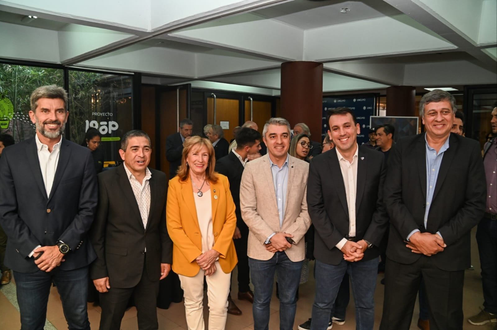 El intendente Tadeo García Zalazar adhirió, en representación del Municipio a la campaña Race to Zero, de la ONU. Un compromiso impulsado por la Red de Polinizadores Mendocinos