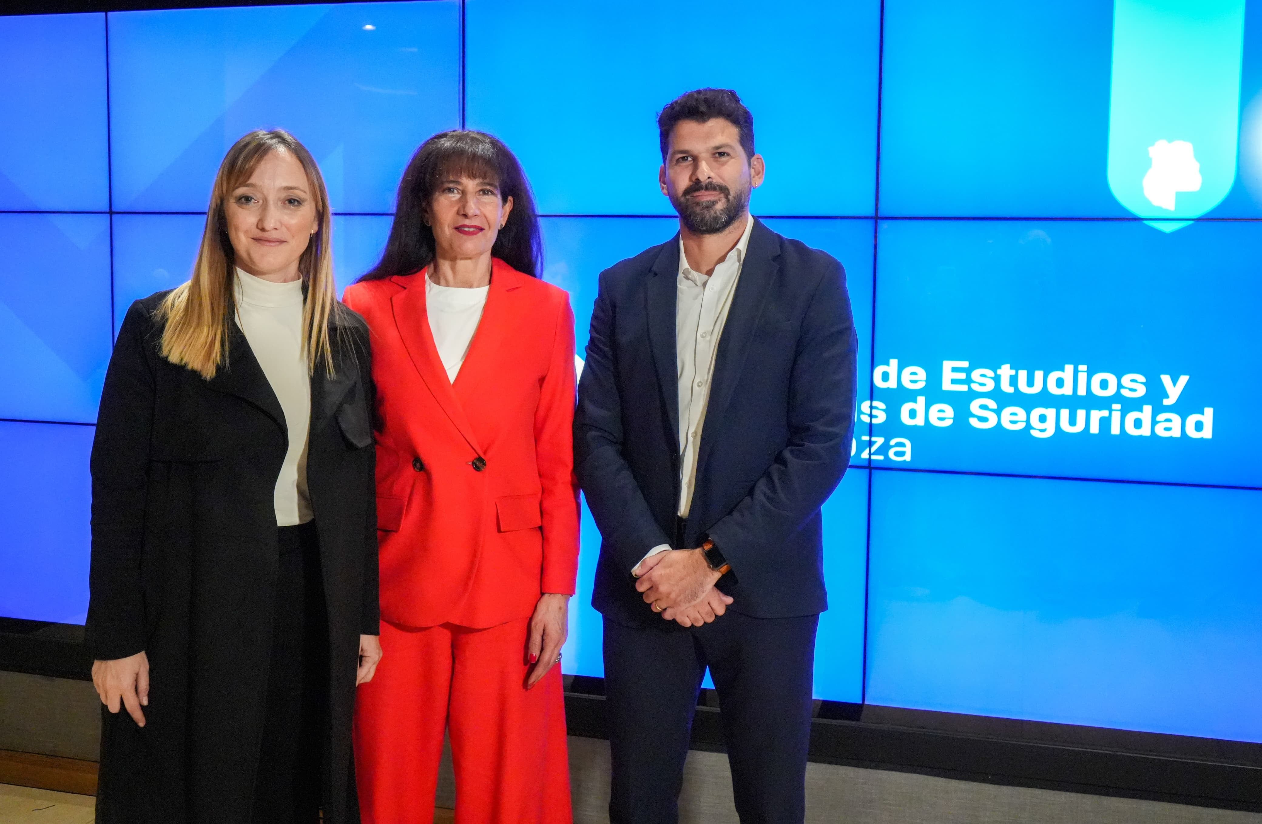 Anabel Fernández Sagasti y Marisa Garnica presentaron el observatorio de seguridad. Foto: Gentileza