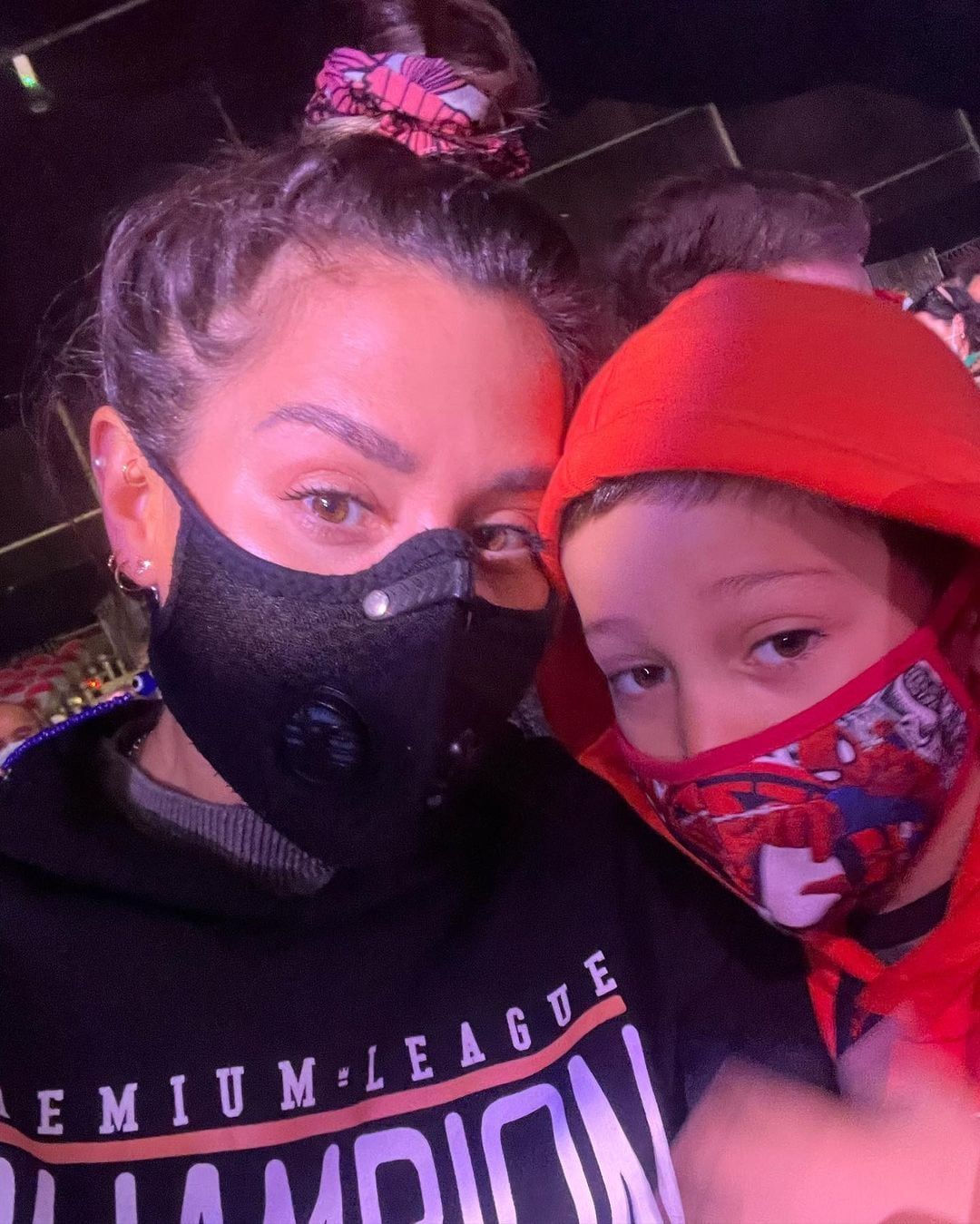 Jimena Barón conquista de Madrid con un topless frente a la ventana