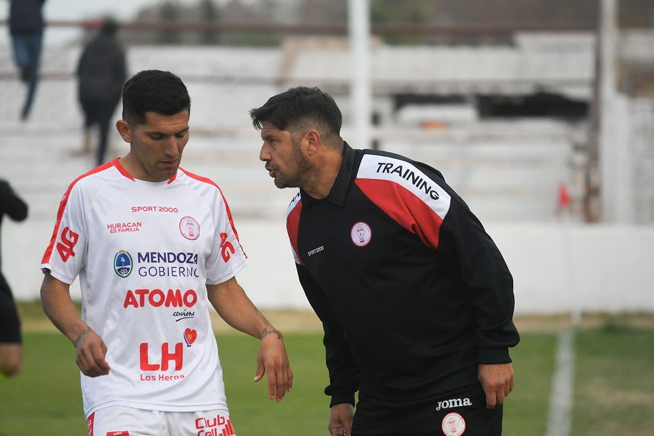 Fútbol Federal A Huracán Las Heras vs. Peñarokl de San Juan en cancha de HuracánAlejandro Abaurre D.T. de HuracánFoto: José Gutierrez / Los Andes