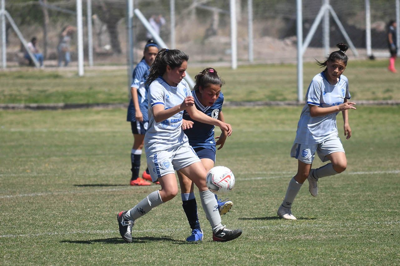 Torneo de futbol femenino infantil de la Liga Mendocina de Futbol.Godoy Cruz Antonio Tomba vs. Independiente Rivadavia.