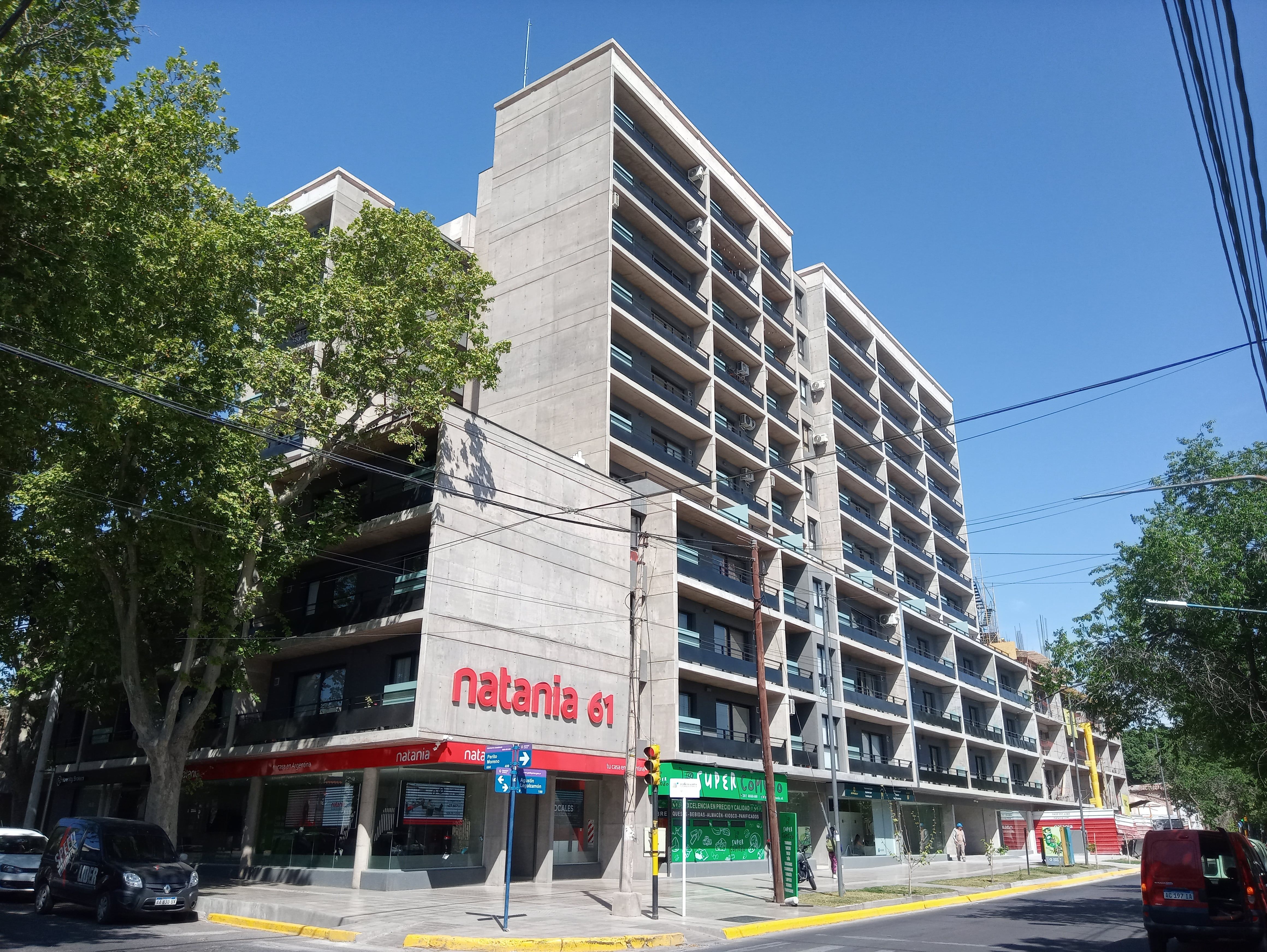 “Aquí en Leguizamón, puntualmente en lo que hace a la entrega de la torre, estamos hablando de 21.000 m2, 193 departamentos, 206 cocheras y 10 locales comerciales", pu8ntualizó Fuks.